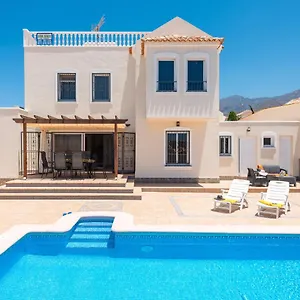 villa-sahara-bbq-heated-private-swimming-pool.tenerifehoteles.net/